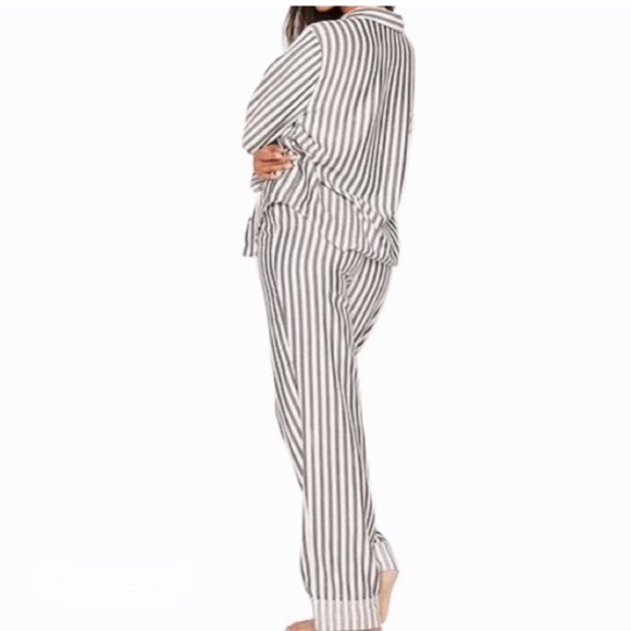 Women’s Victoria’s Secret Gray White Striped Flannel Pajamas Set Size S - Picture 2 of 11